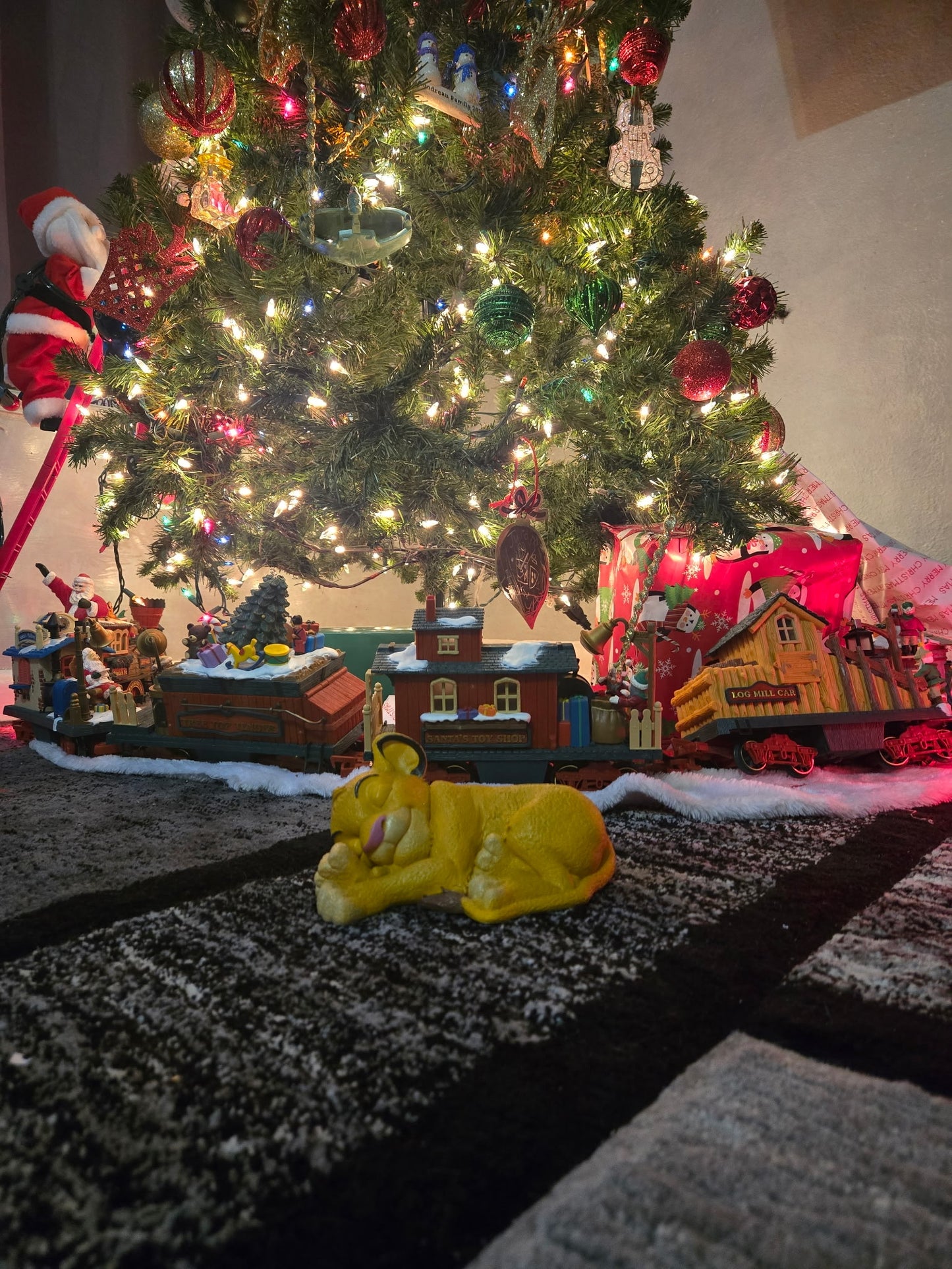 Sleeping Lion Cub Figurine - Hand-Painted 3D Printed Decoration