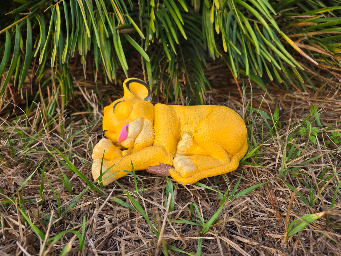 Sleeping Lion Cub Figurine - Hand-Painted 3D Printed Decoration