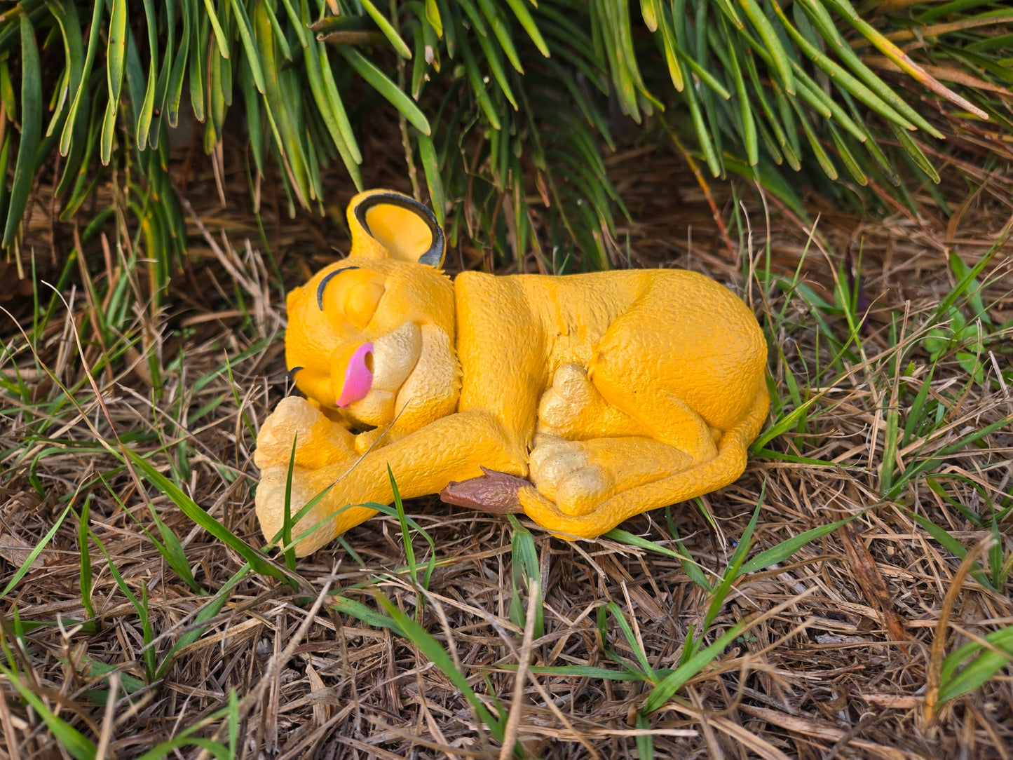 Sleeping Lion Cub Figurine - Hand-Painted 3D Printed Decoration