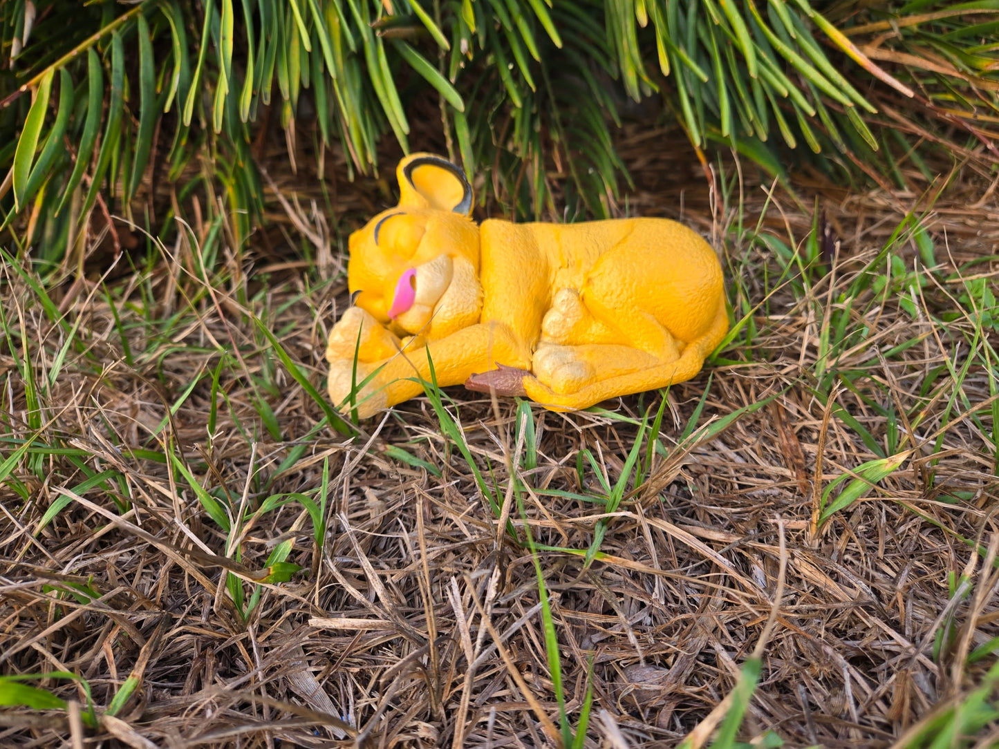 Sleeping Lion Cub Figurine - Hand-Painted 3D Printed Decoration